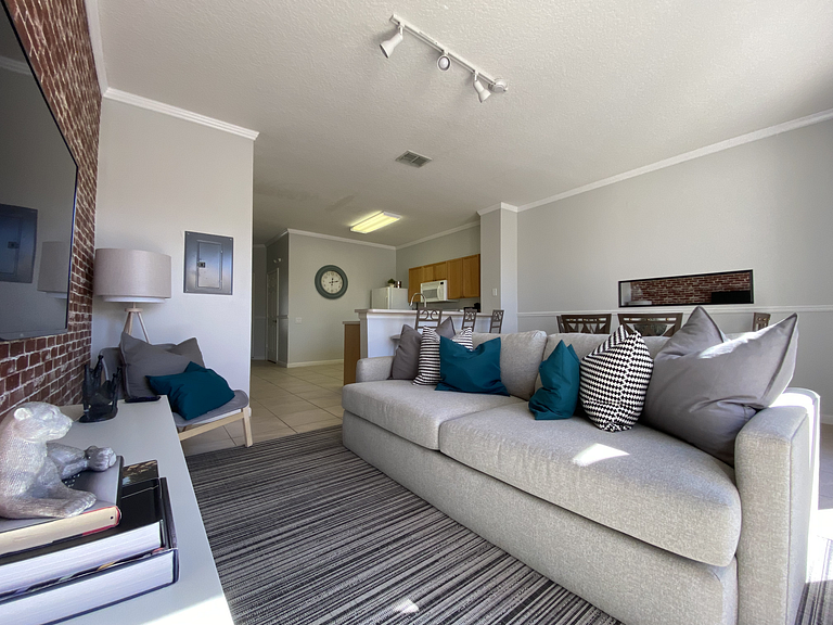 Fabulous, Disney, clubhouse with pool, tennis court and more