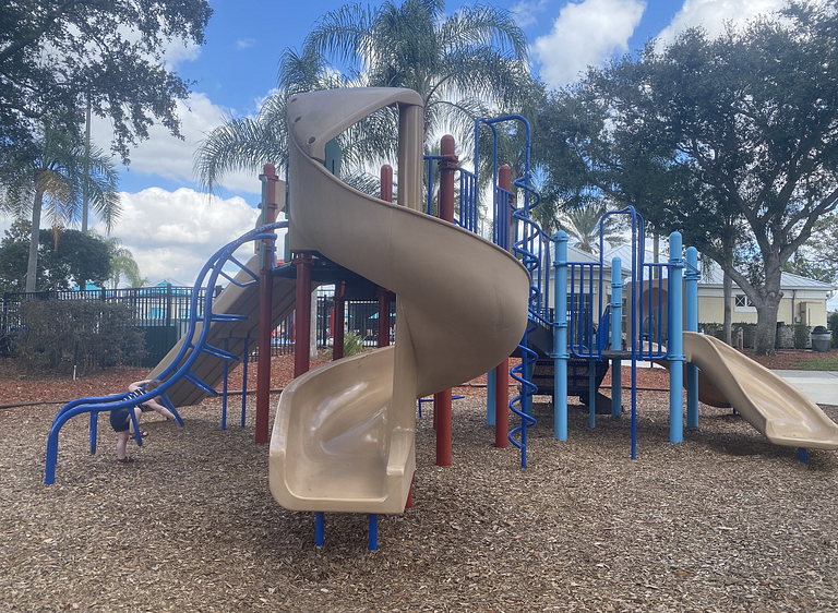 Fabulosa, Disney, clube com piscina, quadra de tênis e mais.