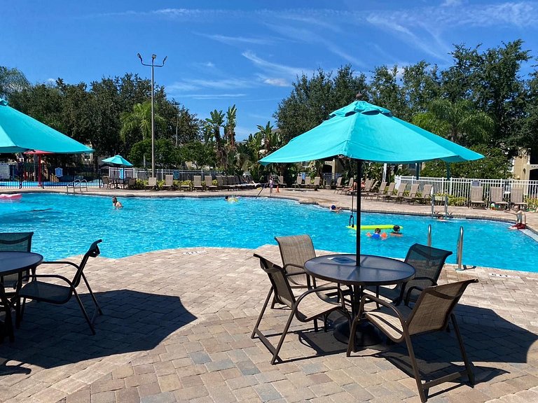 Fabulosa, Disney, clube com piscina, quadra de tênis e mais.