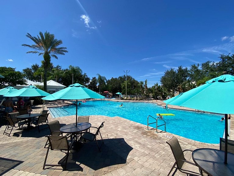 Fabulosa, Disney, clube com piscina, quadra de tênis e mais.