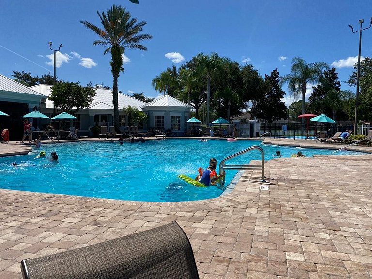 Fabulosa, Disney, clube com piscina, quadra de tênis e mais.